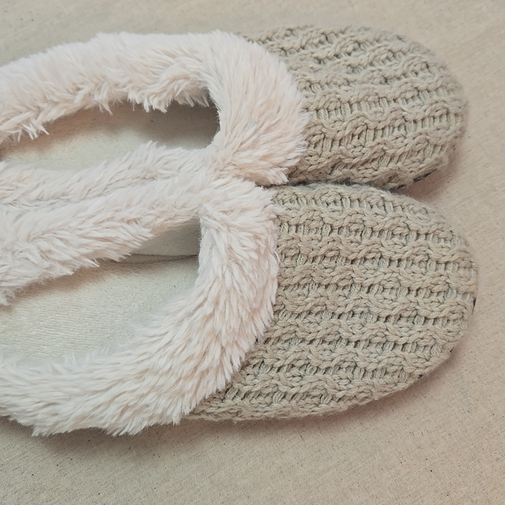 Isotoner knit, linered,slippers